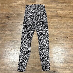 Lululemon Women’s Black and White Patterned Leggings